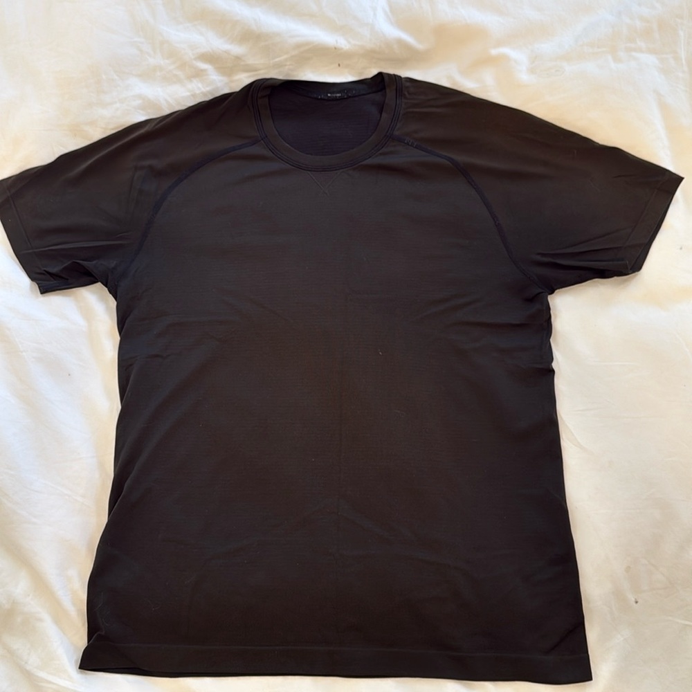 Black medium lululemon metal vent tech short sleeve